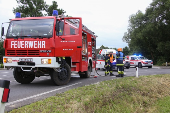 Schwerer Kreuzungscrash in Buchkirchen fordert zwei Verletzte