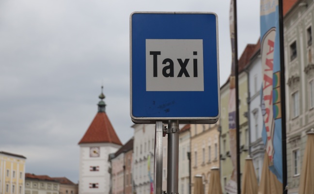 Taxilenker ohne gltigen Fhrerschein in Wels-Neustadt durch Polizei gestoppt