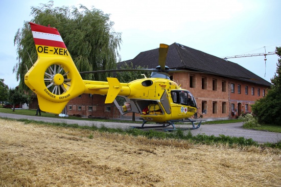 Rettungshubschraubereinsatz nach Sturz vom Dach in Steinerkirchen an der Traun