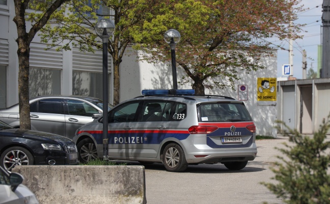 Wohnungstre zugefallen: Dringende Trffnung mit Brandverdacht in Wels-Vogelweide