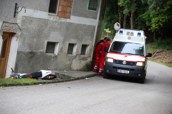 Verkehrsunfall mit Moped in Bad Wimsbach-Neydharting fordert zwei Verletzte