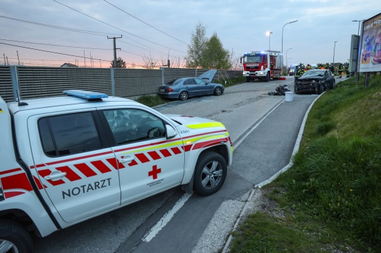 Frontalcrash in Tempo-30-Zone in Enns fordert vier teils Schwerverletzte