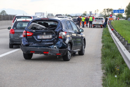 Serienunfall auf Westautobahn bei Eberstalzell sorgt fr greren Einsatz der Rettungskrfte