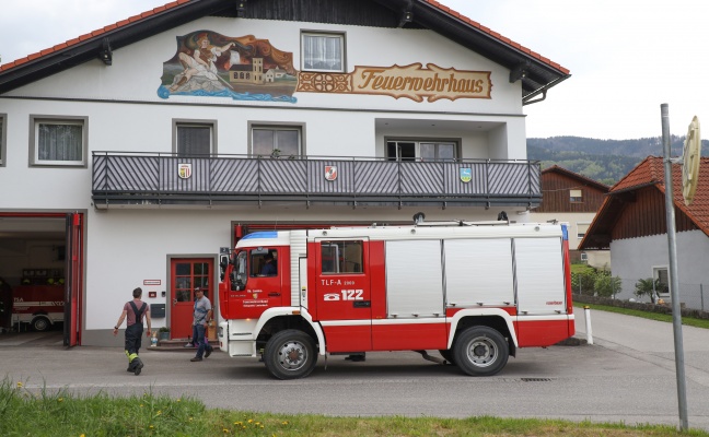 Feuerwehr bei Suchaktion nach zwei entlaufenen Kälbern in Inzersdorf im Kremstal im Einsatz