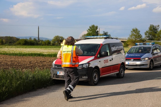 Drei Feuerwehren bei Bschungsbrand auf Bahndamm in Hrsching und Marchtrenk im Einsatz