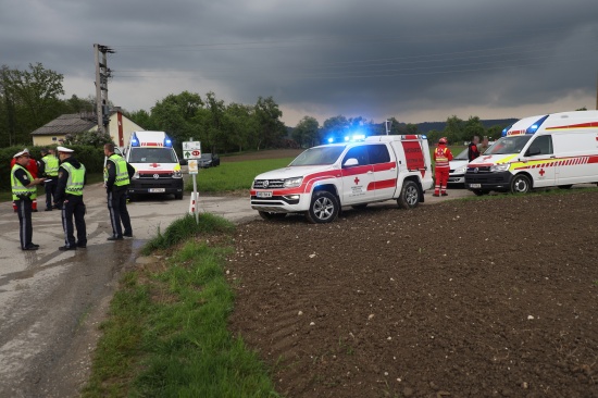 Tdlicher Crash: Kleinbus mit Erntehelfern bei Kreuzungskollision in Scharten umgestrzt