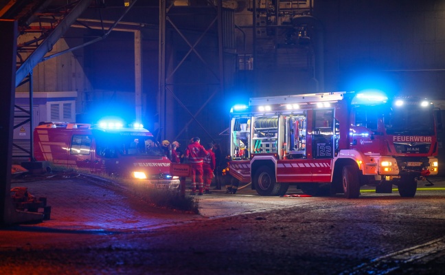 Brand in einem Zementwerk in Kirchdorf an der Krems sorgt für Einsatz der Feuerwehr