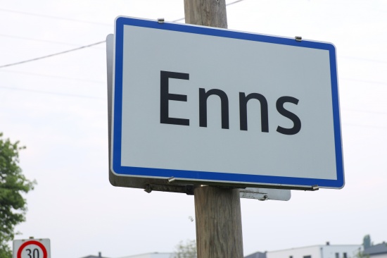 Einsatzkrfte zu Personenrettung nach Enns alarmiert