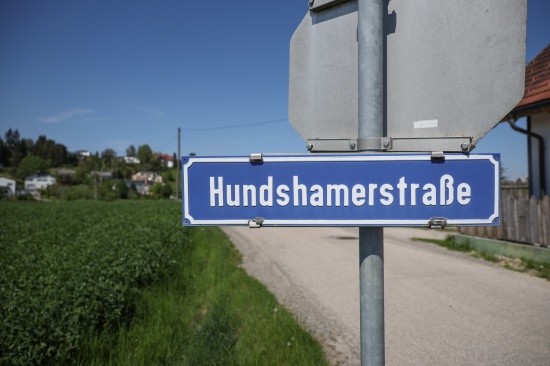 Personenrettung in Buchkirchen - Hausbesitzer steckte in Kanal fest