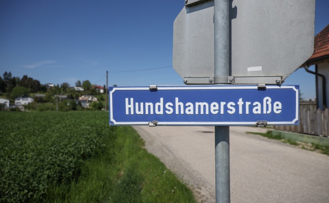 Personenrettung in Buchkirchen - Hausbesitzer steckte in Kanal fest