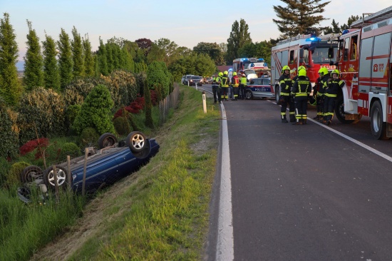 Cabrio berschlagen: Drei Verletzte bei Unfall auf Kremstalstrae in Neuhofen an der Krems