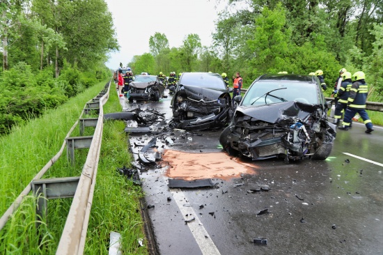 Mehrere teilweise Schwerverletzte bei Verkehrsunfall auf Donaustraße in Langenstein