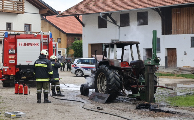Brand eines Traktors auf einem Bauernhof in Pischelsdorf am Engelbach