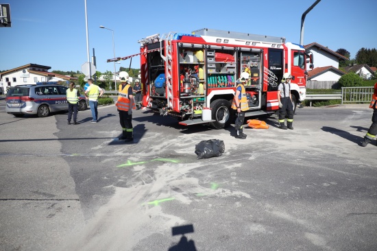 Schwerer Kreuzungscrash zwischen zwei PKW auf Gmundener Strae in Laakirchen