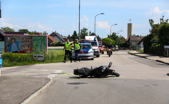 Kreuzungskollision zwischen Motorrad und PKW in Marchtrenk