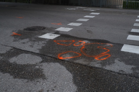 Reanimation: E-Bike-Lenker (86) in Vcklabruck von Auto erfasst und schwerst verletzt