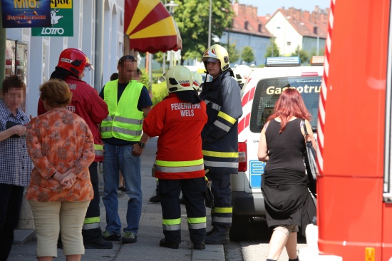 Einsatz bei Gasaustritt in einem Mehrparteienhaus in Wels-Vogelweide