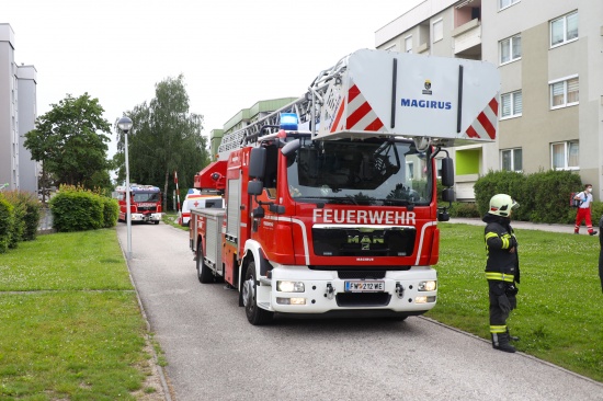 Brand auf einem Balkon in einer Wohnanlage in Wels-Neustadt
