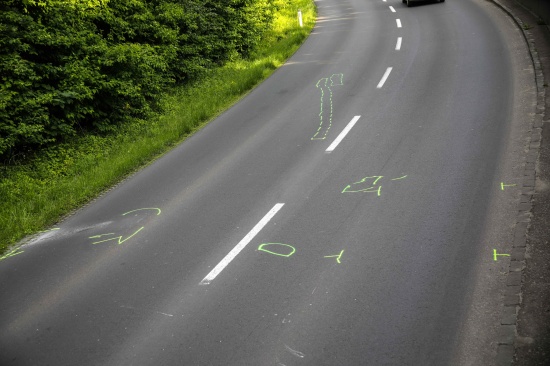 Schwerer Verkehrsunfall im Bereich einer Unterfhrung in Pasching