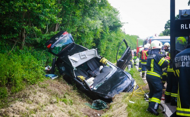 Schwerverletzter bei schwerem Unfall auf Rieder Straße in Polling im Innkreis