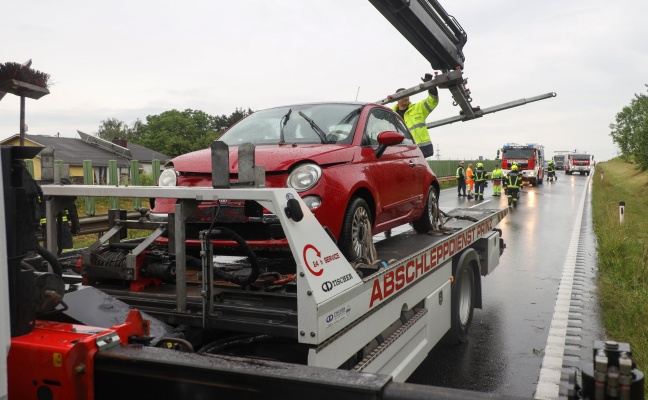 Crash mit drei beteiligten Fahrzeugen auf Steyrer Strae bei Dietach