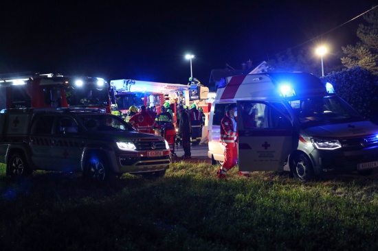 ltere Dame und Pflegerin bei Zimmerbrand in Kremsmnster aus Wohnhaus gerettet