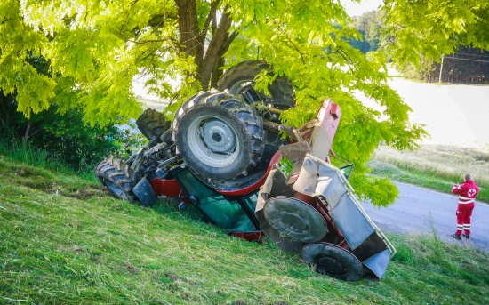 Schwerverletzter bei schwerem Traktorunfall in Geinberg