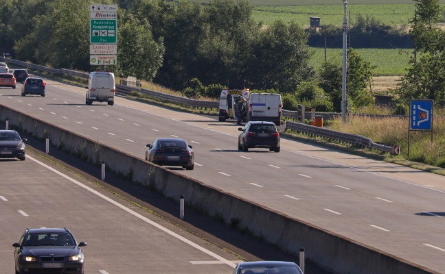 Rasche Entwarnung nach gemeldeten Brand eines Kleinbusses auf Westautobahn bei Sipbachzell