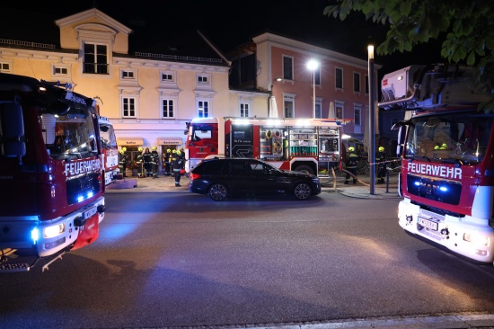 Drei Feuerwehren bei Brand in einem Kaffeehaus am Marktplatz in Kremsmnster im Einsatz