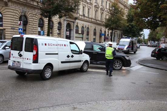 Heftiger Kreuzungscrash in der Welser Innenstadt sorgt fr Einsatz