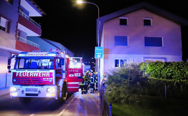 Vier Feuerwehren bei Kleinbrand auf Balkon in Schwertberg im Einsatz