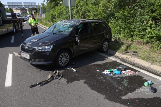 Auto bei schwerem Kreuzungscrash in Wels-Pernau berschlagen