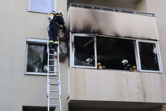 Balkonbrand bei einem Mehrparteienwohnhaus in Linz-Neue Heimat