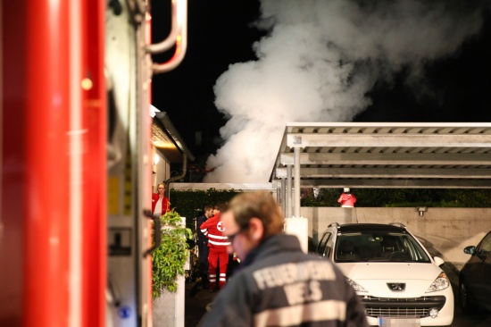Feuerwehr bei Vollbrand einer Gartenhütte in Wels-Lichtenegg im Einsatz