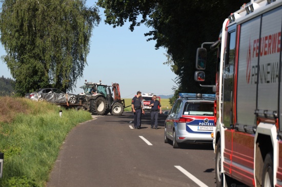 Auto in Pennewang von Strae abgekommen und seitlich gegen Baum gekracht