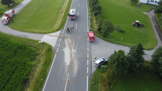 Schwerer Crash zwischen Auto und Traktor auf Rohrbacher Straße in St. Martin im Mühlkreis