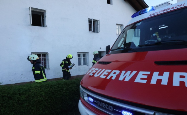 Einsatz der Feuerwehr nach gemeldetem Brand in einem Wohnhaus in Moosbach