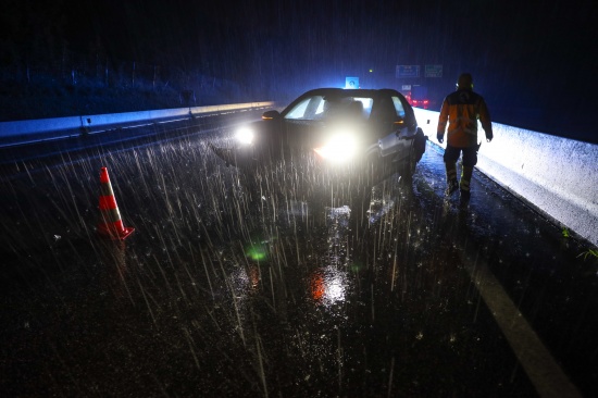 Nchtlicher Verkehrsunfall auf Innkreisautobahn bei Sattledt endet glimpflich