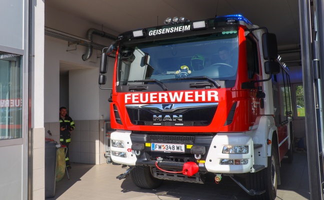 Einsatzkräfte der Feuerwehr zu Fahrzeugbrand auf Innkreisautobahn alarmiert