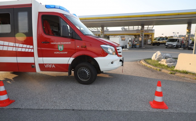 Flüssiggasaustritt bei Wohnmobil an einer Tankstelle in Vorchdorf sorgte für Einsatz der Feuerwehr