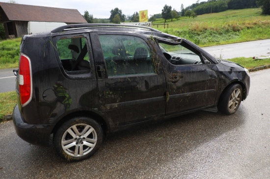 Autoberschlag auf Eferdinger Strae bei Hinzenbach endet glimpflich