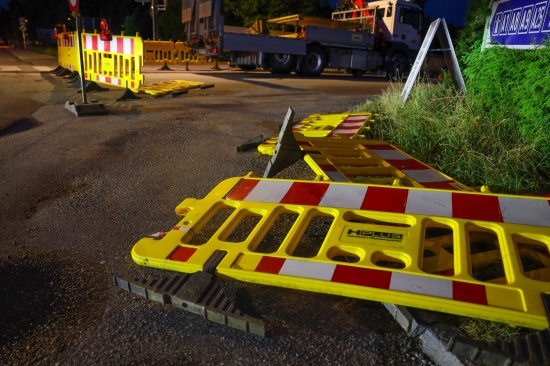 Umgestrzte Baustellenabsperrung sorgte fr Einsatz der Feuerwehr in Wels-Vogelweide