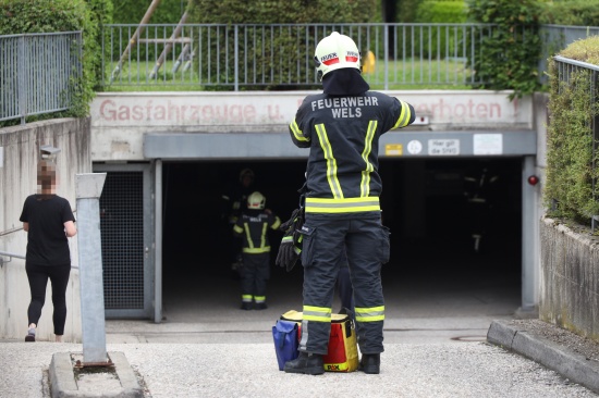 Auto mit technischem Gebrechen fhrte zu Einsatz bei Tiefgarage einer Wohnanlage in Wels-Neustadt