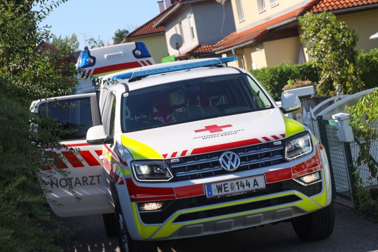 Feuerwehr bei Assistenzleistung fr Rettungsdienst in Lambach im Einsatz