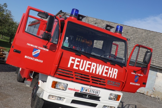 Brand im Dachbereich eines landwirtschaftlichen Nebengebudes in Michaelnbach rasch gelscht