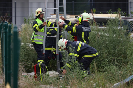 Person in Marchtrenk durch Feuerwehr und Rettungsdienst aus Brunnenschacht gerettet