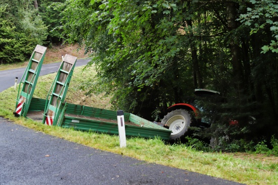 Schwerer Traktorunfall in St. Leonhard bei Freistadt fordert zwei Verletzte