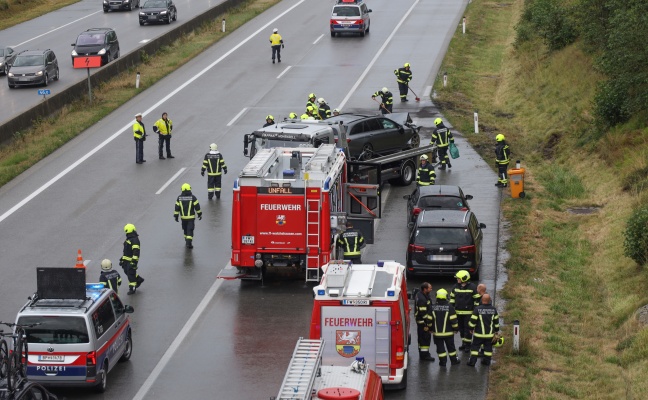 Sechs teils Schwerverletzte bei schwerem Verkehrsunfall auf Innkreisautobahn bei Pram