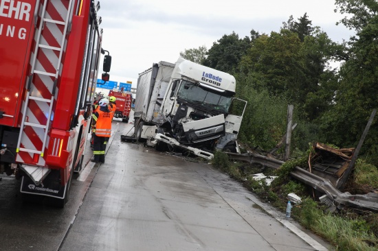 Schwerer LKW-Unfall auf Westautobahn bei Ansfelden