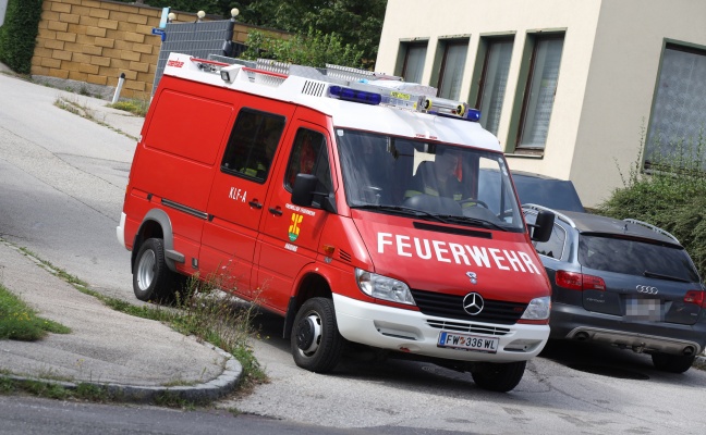 Aufräumarbeiten nach Verkehrsunfall auf Innviertler Straße bei Krenglbach